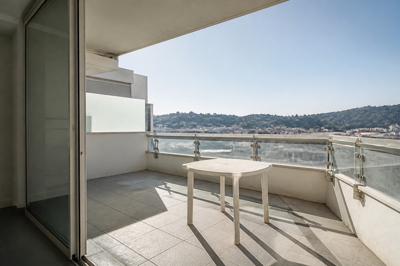 Terrasse niçoise avant décoration